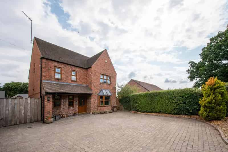6 Bedroom Detached House Webheath Redditch Worcestershire