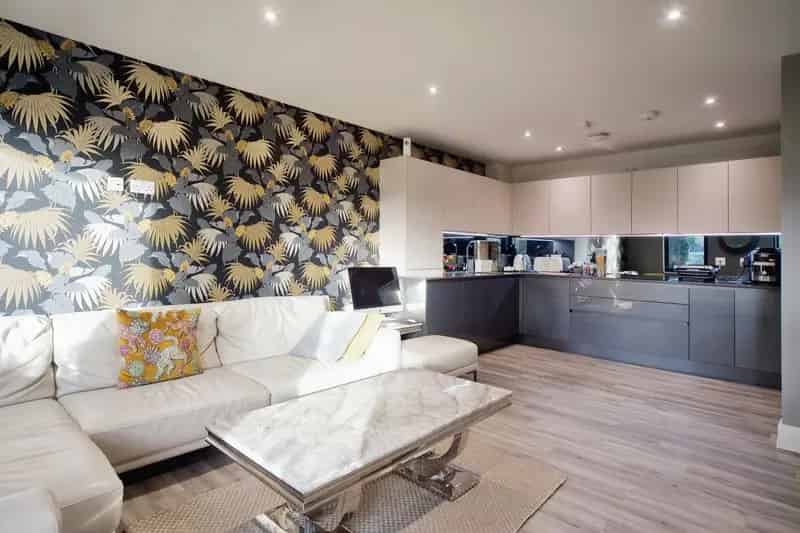 1 Bed Ground Floor Apartment Bush Hill Park Near Station