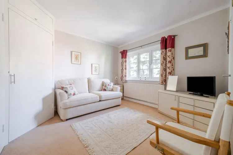 Two Bedroom Maisonette with Balcony Garage No Onward Chain