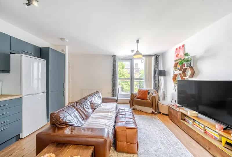 2 Bedroom Flat for Sale Near Southfields and Earlsfield