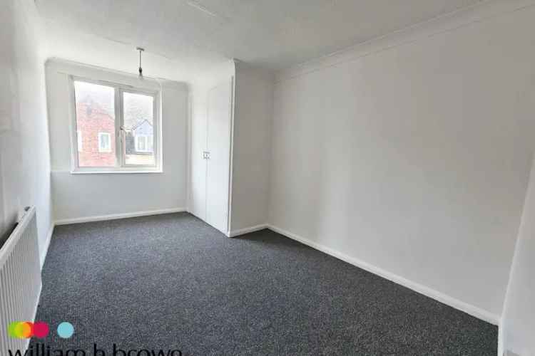 Four Bedroom Maisonette Near Train Station