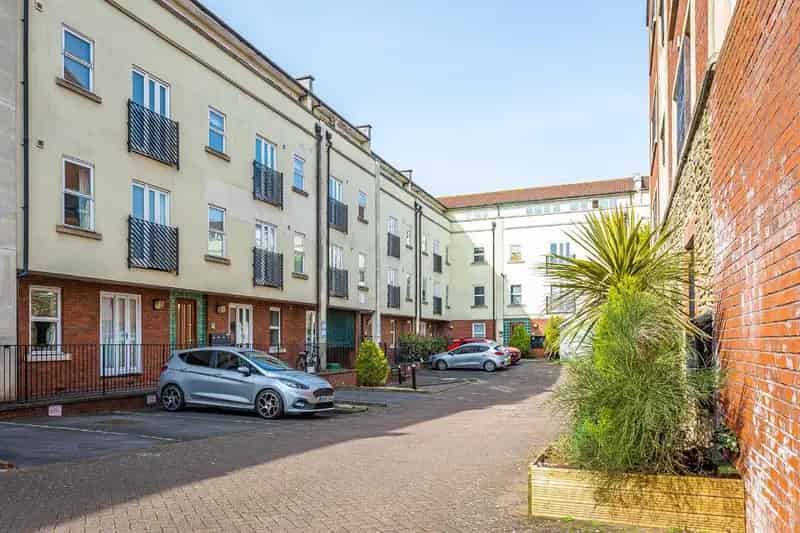 2 Bedroom Flat for Sale
