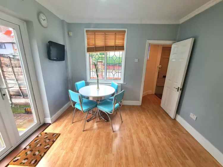 3 Bedroom House Plaistow  Spacious Garage Family Home Available Now