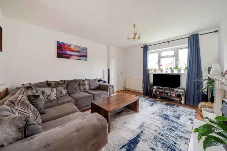 Three Bedroom Semi-Detached House Near Maidenhead