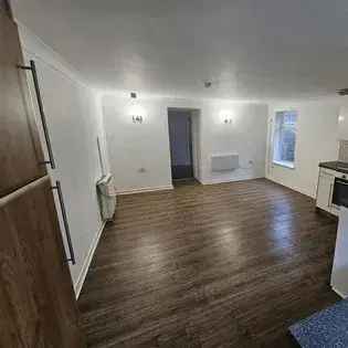 1 Bedroom Ground Floor Flat Manchester