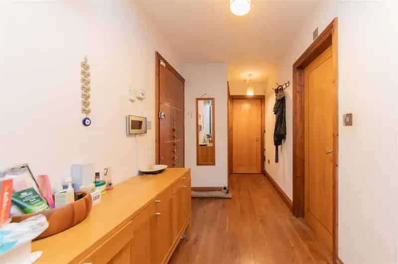 3 Bedroom Flat House to Rent Chain Free