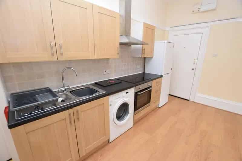 Derby Studio Apartment Rent Modern Amenities Fast Broadband