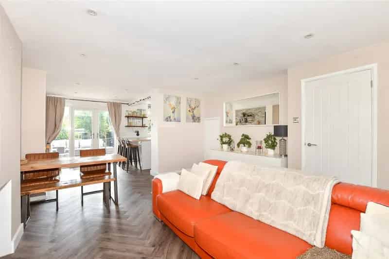 3 Bedroom End Terrace House for Sale
