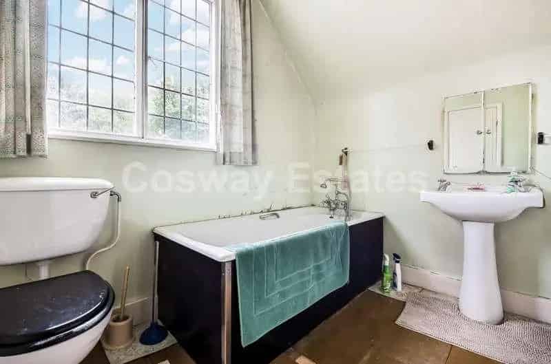 3 Bed Tudor House For Sale - Needs Modernization