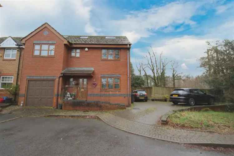 6 Bedroom Detached House For Sale