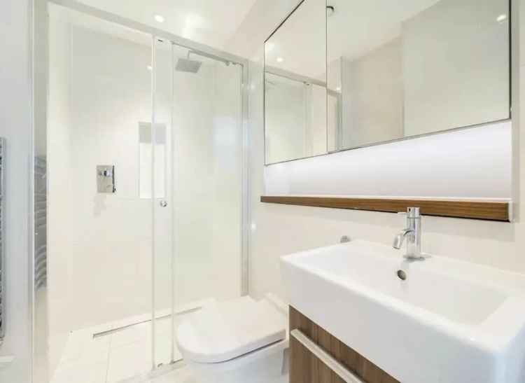 2 Bed 2 Bath Duplex Near Hammersmith - New Development