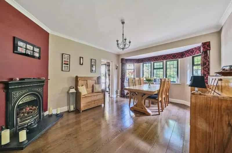 4 Bed House for Sale Family Home Woking