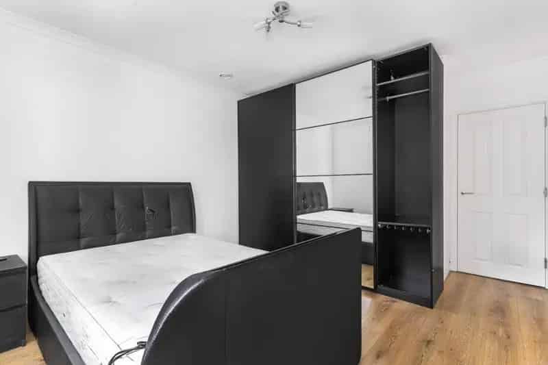 2 bed flat for sale