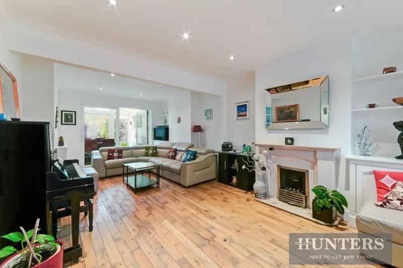 4 Bedroom House Near Coombe Girls School New Malden