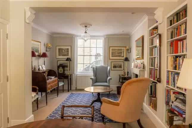 4 Bedroom Family House for Sale in Chelsea SW10