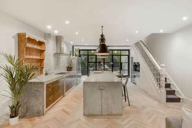 Spectacular Notting Hill House with Roof Terrace