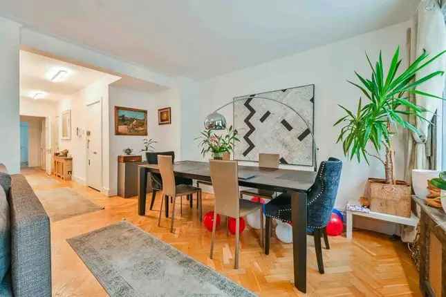 3 Bedroom Flat for Sale in Montagu Square Marylebone London