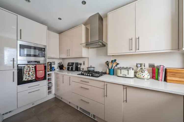 2 Bed Mid Terraced House Boulter Meadow Maidenhead