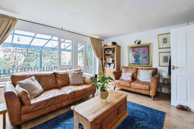 4 Bed Detached Home with Outbuildings and Garden