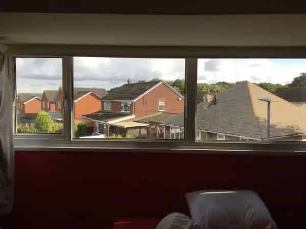 1st Floor Modern Flat Near Amenities