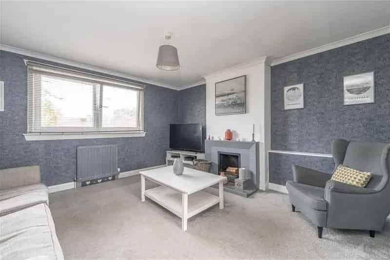 3 Bed Flat - Upper with 1 Reception Room