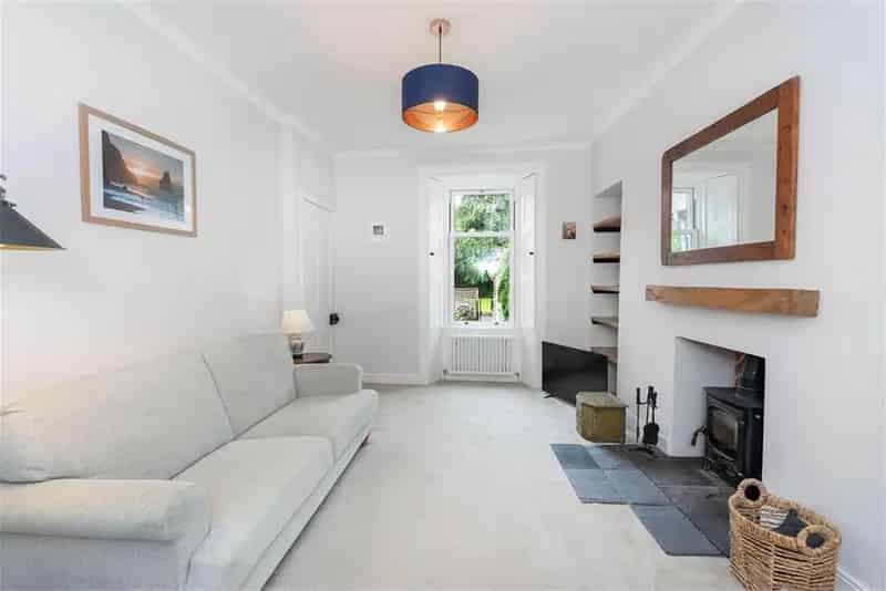 3 Bed Detached Cottage in Peebles