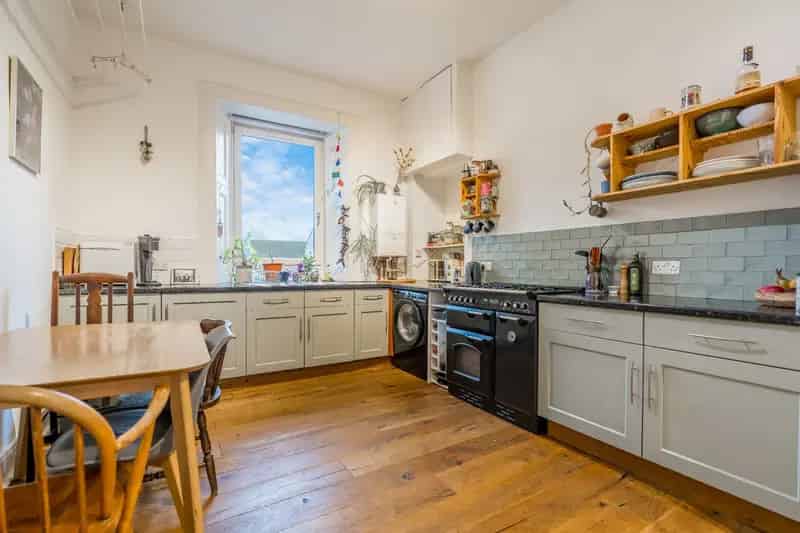 Spacious 1-Bedroom Govanhill Tenement Apartment Near Queens Park