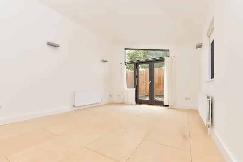 1 Bedroom Bungalow for Sale Near Shops and Stations