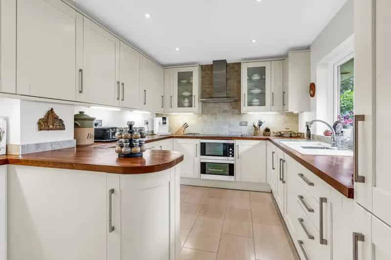 5 Bedroom Detached Chalet Bungalow For Sale