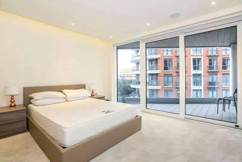 2 Bed Flat for Sale in Chelsea Creek The Tower