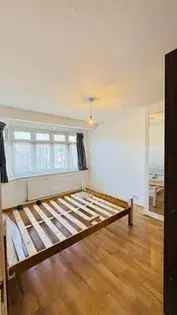 3 Bedroom Family Home Chadwell Heath RM6