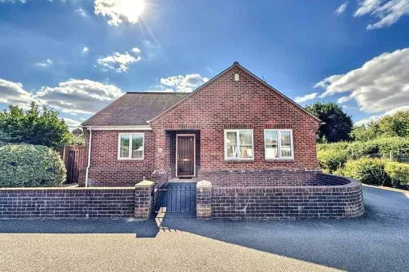 2 Bed Detached Chalet Bungalow For Sale Near Wimborne Town Centre