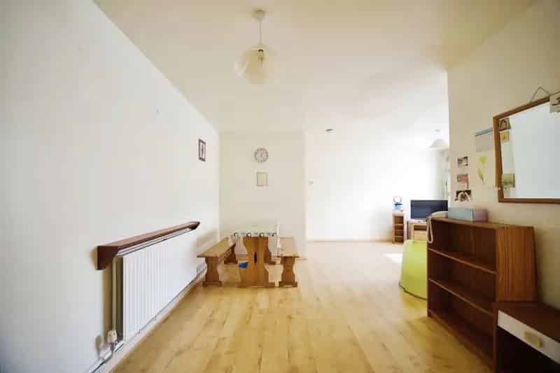 Upper Leytonstone 2-Bed Flat with Garage - Chain Free