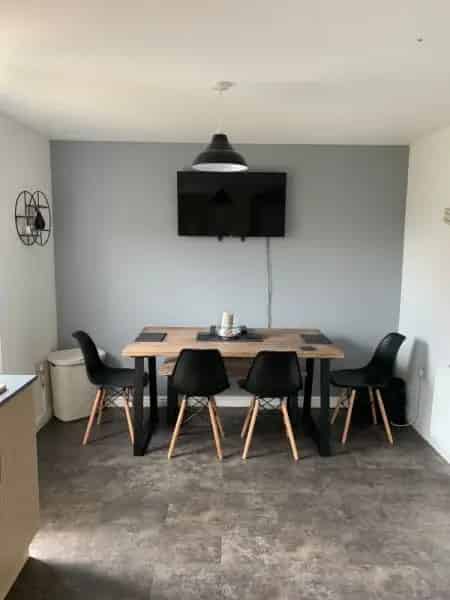 4 Bedroom Semi-Detached House with Driveway - Lovely Village Location