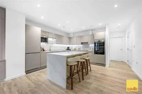 Luxury 3-Bed Apartment with O2 Views