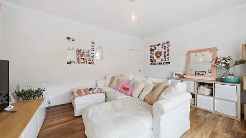 Glasgow Battlefield 2-Bedroom Flat for Sale