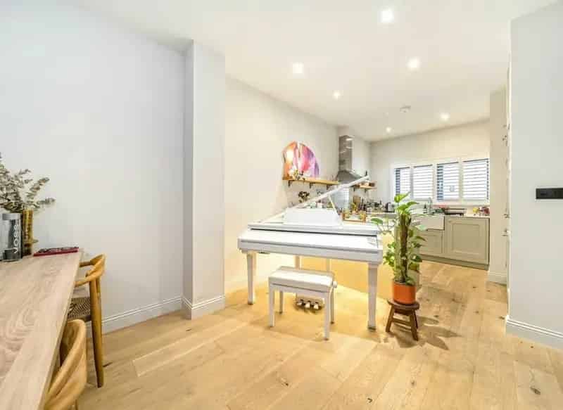Contemporary Mews House 1140 Sqft London Stock Brick