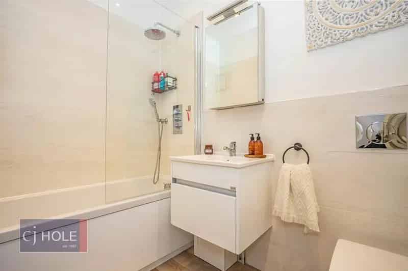 2 Bedroom Apartment to Rent - Fully Furnished