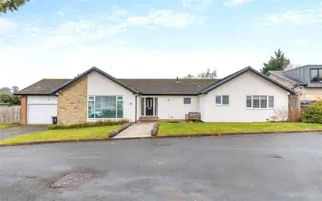 Spacious Detached Bungalow with Country Views