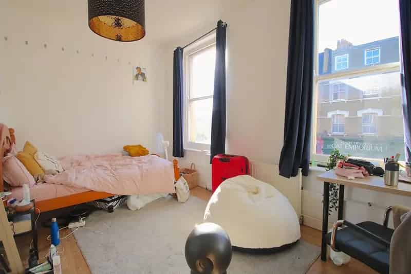 3 Bedroom Flat Bethnal Green City Central London