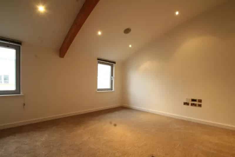 Two Bedroom Maisonette Apartment Town Centre Allocated Parking