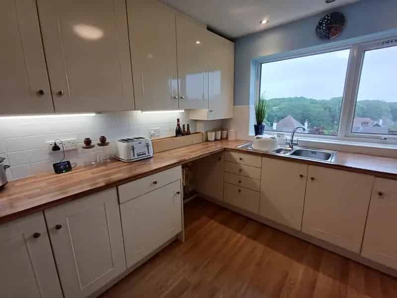 2 Bedroom Apartment Bournemouth - Top Floor, Ensuite, Parking
