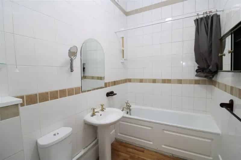 One Two Bedroom Apartment near Brighton Station and Seafront
