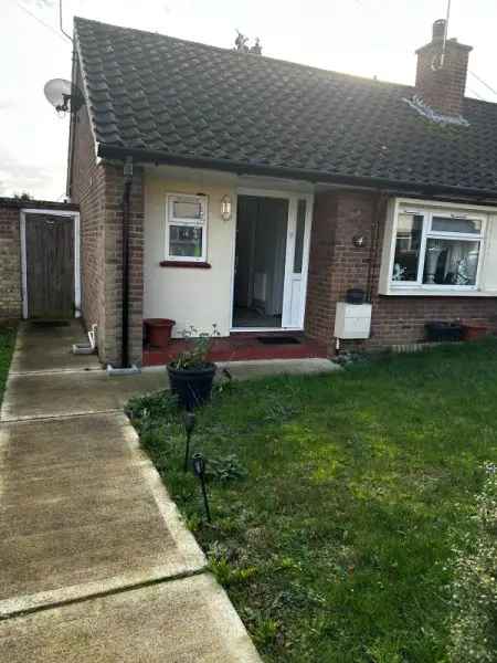 Bungalow For Rent in Tendring, England