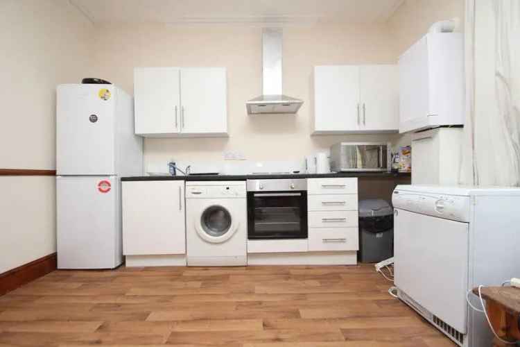 4 Bedroom Student Apartment Holdenhurst Road