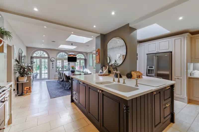 6 Bedroom Detached House for Sale in Watford