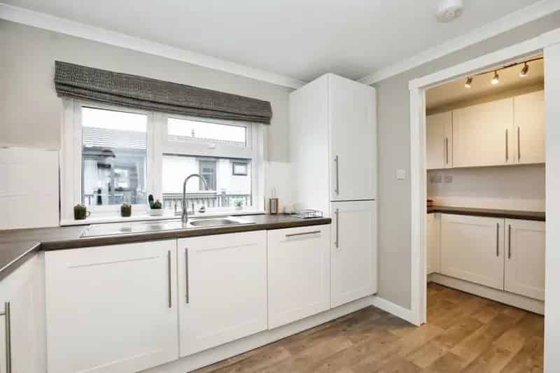 Luxury 2-Bed Park Home Warwickshire Countryside Fully Furnished
