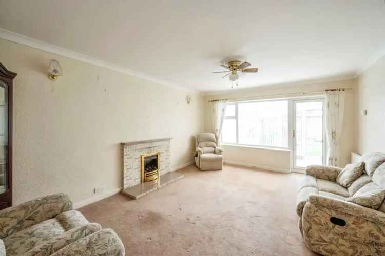3 Bed Semi-Detached House with Garden Garage and Driveway