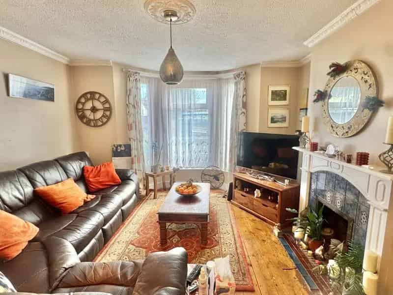 2 Bedroom Mid Terrace House for Sale Folkestone Kent