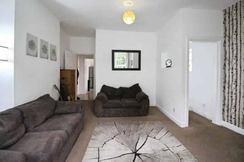 2 bed flat for sale